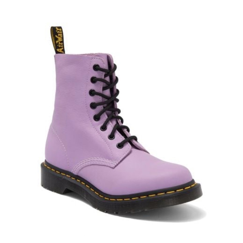💜 Excellent condition! Doc Marten Lavender Leather boots. Make an Offer!